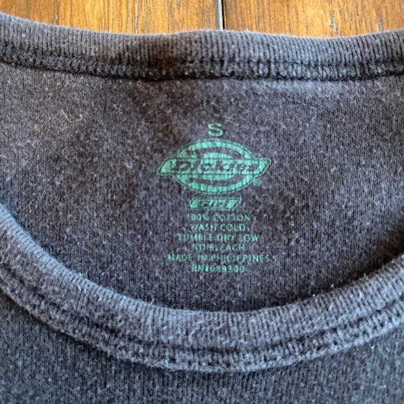 Dickies t shirt grafic “dickies girl” green and black y2k baby tee size small - Picture 4 of 4